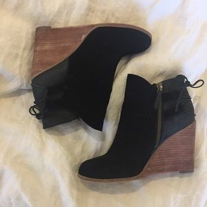 Hinge black wedge bootie
